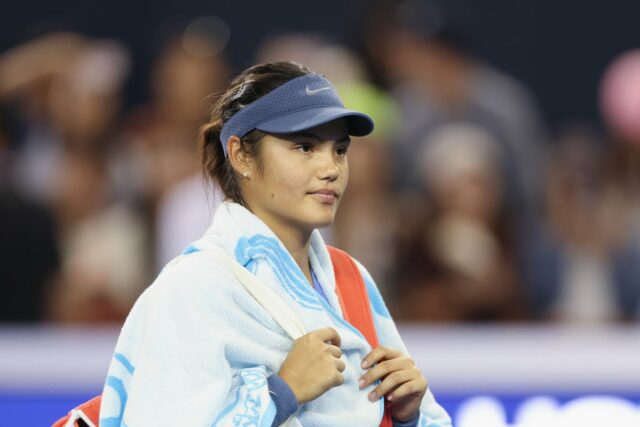 Emma Raducanu hovorí, že sa už neskrýva po desivých skúsenostiach Raducanu bude pokračovať v spolupráci s trénerom Franciscom Roigom počas roku 2026 (Archív PA)