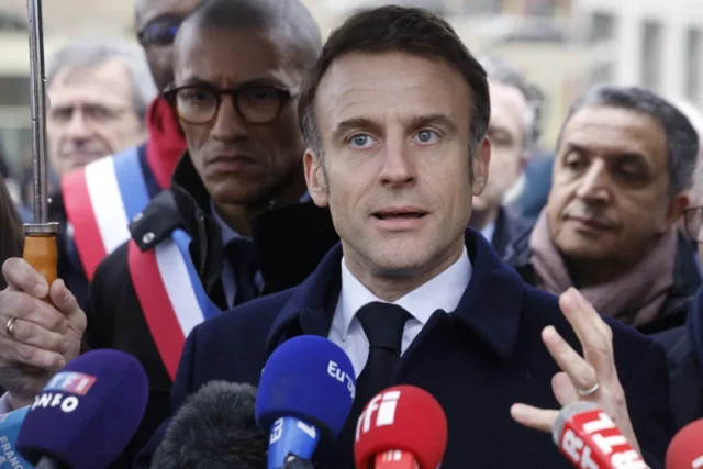 Emmanuel Macron vyjadruje „hlboké znepokojenie“ po tom, čo alžírsky súd potvrdil sedemročný trest pre francúzskeho futbalového novinára Christopha Gleizesa
