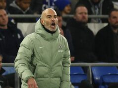 Enzo Maresca dôrazne prerušil spojenie s Man City s prísľubom Chelsea Taliansky hlavný tréner Chelsea Enzo Maresca gestikuluje na čiare počas štvrťfinálového futbalového zápasu anglického Ligového pohára medzi Cardiff City a Chelsea na Cardiff City Stadium v Cardiffe v južnom Walese 16. decembra 2025.