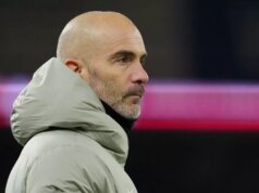 Enzo Maresca dostal brutálne ultimátum Chelsea – „Povedz pravdu alebo nehovor nič“ Enzo Maresca z Chelsea sleduje štvrťfinálový zápas pohára Carabao proti Cardiff City