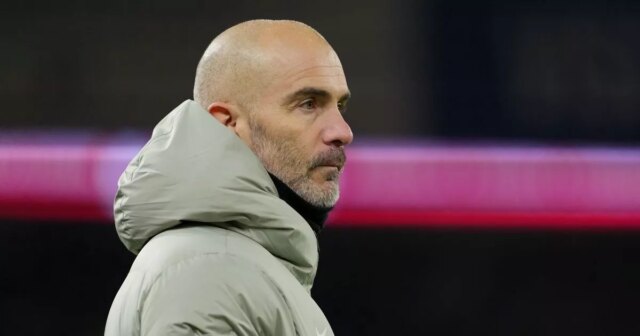 Enzo Maresca dostal brutálne ultimátum Chelsea – „Povedz pravdu alebo Enzo Maresca z Chelsea sleduje štvrťfinálový zápas pohára Carabao proti Cardiff City