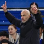 Malo Gusto z Chelsea strieľa druhý gól počas zápasu Premier League medzi Chelsea a Evertonom na Stamford Bridge 13. decembra 2025 v Londýne v Anglicku.