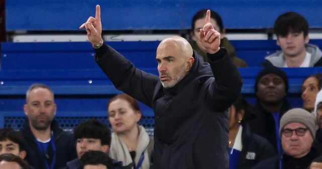 Enzo Maresca sa naposledy zasmial, keď sa kontroverzné volanie Chelsea Malo Gusto z Chelsea strieľa druhý gól počas zápasu Premier League medzi Chelsea a Evertonom na Stamford Bridge 13. decembra 2025 v Londýne v Anglicku.