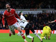 Eso Wrexhamu neskrýva, ako sa cíti po umlčaní bývalého klubu v vzrušujúcom návrate Hviezda Wrexhamu Kieffer Moore oslavuje gól proti Sheffieldu United