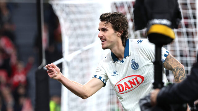 Pere Milla oslavuje svoj gól v druhom polčase.