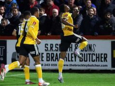 FA Cup: Shadeov hetrik v Brackley posúva Burtona na pokraj tretieho kola BBC