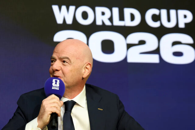 FIFA odsúdila v poslednej lotérii za „vydieračské“ ceny lístkov na WASHINGTON, DC – 6. DECEMBER: Gianni Infantino, prezident FIFA, hovorí počas oficiálneho oznámenia rozpisu zápasov Majstrovstiev sveta vo futbale 2026 6. decembra 2025 vo Washingtone, DC. (Foto od Tasosa Katopodisa – FIFA/FIFA cez Getty Images)