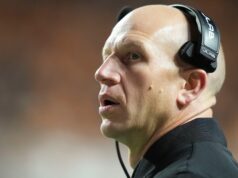 Fanúšikovia CFB bzučia, keď Clark Lea ukradne QB č. 1 Jareda Curtisa z Gruzínska logo pochodového šialenstva