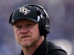Fanúšikovia CFB kritizujú UCF HC Scott Frost za to, že žaluje Nebrasku kvôli sporu o odkúpenie logo pochodového šialenstva