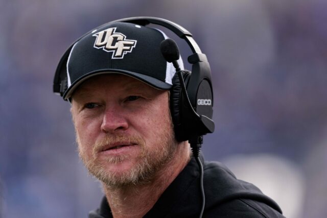 Fanúšikovia CFB kritizujú UCF HC Scott Frost za to, že logo pochodového šialenstva