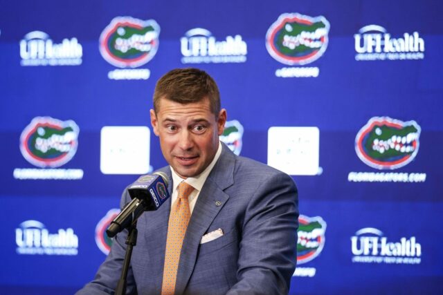 Fanúšikovia CFB ohromení odvážnym gestom NIL od Jona Sumralla po logo pochodového šialenstva