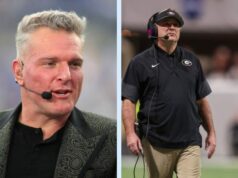 Fanúšikovia CFB pochodujú ako hostiteľ College GameDay za to, že nemotorne presvedčil Kirbyho Smarta, aby štekal logo pochodového šialenstva