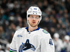 Fanúšikovia Canucks reagujú, keď hviezdny útočník Elias Pettersson vynechá zápas proti Minnesote Wild za 92,8 milióna dolárov Fanúšikovia Canucks reagujú, keď hviezdny útočník Elias Pettersson vynechá zápas proti Minnesote Wild za 92,8 milióna dolárov