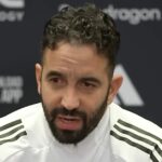 WOLVERHAMPTON, ANGLICKO – 8. DECEMBRA: Ruben Amorim Manažér Manchestru United počas zápasu Premier League medzi Wolverhampton Wanderers a Manchester United v Molineux 8. decembra 2025 v anglickom Wolverhamptone. (Foto od Crystal Pix/MB Media/Getty Images)