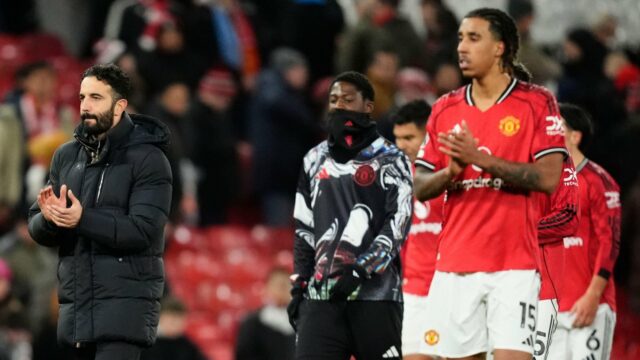 Fanúšikovia Man Utd, ktorých rozhneval „muppet“ Amorim: „Zbavte sa skôr, Fanúšikovia Man Utd, ktorých rozhneval „muppet“ Amorim: „Zbavte sa skôr, ako predá Mainoo“