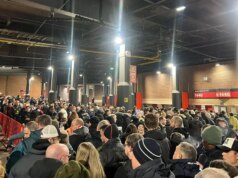 Fanúšikovia Man Utd „uviazli pred Old Trafford“, pretože chaos na turniketoch zanecháva stovky vzteku Fanúšikovia Man Utd zostali v obrovských radoch