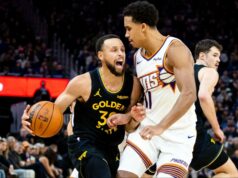 Fanúšikovia NBA sa vysmievajú „prepadávajúcim“ šantiam Stepha Curryho pri víťazstve nad Suns logo pochodového šialenstva