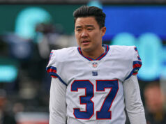 Fanúšikovia NFL narážajú na Younghoe Koo za zmarený pokus o gól z poľa počas Giants-Patriots MNF logo pochodového šialenstva