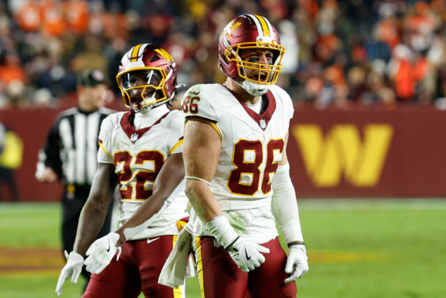 Fanúšikovia NFL reagujú na Zacha Ertza, ktorý bol odprevadený v logo pochodového šialenstva