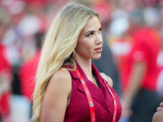 Fanúšikovia NFL reagujú na dedičku náčelníkov Gracie Huntovú, ktorá si saje brucho, aby ju vyfotila v Arrowhead logo pochodového šialenstva