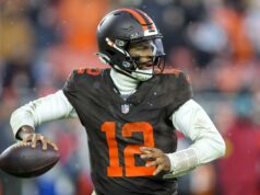 Fanúšikovia NFL vytrhli Shedeura Sandersa o viac ako 17,7 pasažierov počas strašného zápasu v prehre 31:3 vs. Bears logo pochodového šialenstva