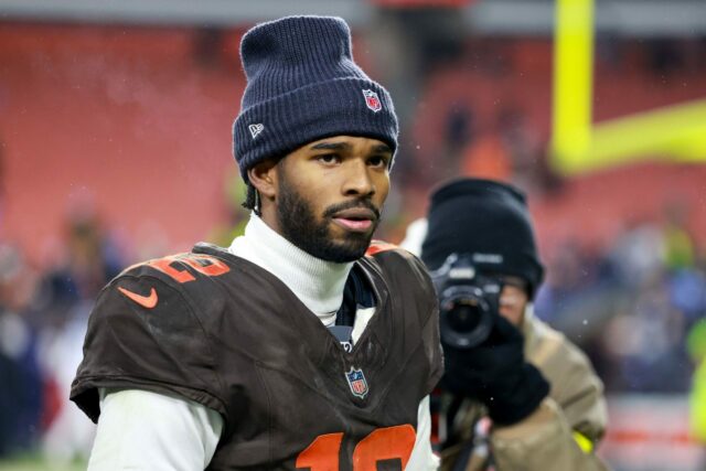 Fanúšikovia NFL vytrhli Shedeura Sandersa za „vysmievanie“ Jefferymu Simmonsovi chvíľu logo pochodového šialenstva