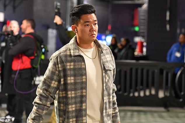 Fanúšikovia brutálne zosmiešňujú kopačku Giants Younghoe Koo po šokujúcom zmarenom Futbalista New York Giants Younghoe Koo utrpel ohromujúcu nehodu v pondelok večer Football