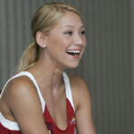 LONDÝN, ANGLICKO - 29. JÚNA: Anna Kournikovová z Ruska v akcii počas jej dámskej pozvánky vo štvorhre proti Anne Hobbsovej a Samanthe Smithovej z Veľkej Británie v ôsmy deň turnaja Wimbledon Lawn Tennis Championships v All England Lawn Tennis and Croquet Club 29. júna 2010 v Londýne, Anglicko. (Foto: Clive Brunskill/Getty Images)Clive Brunskill/Getty Images