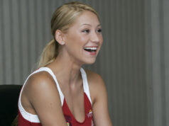 Fanúšikovia gratulujú Anne Kournikovej k novému prírastku do rodiny LONDÝN, ANGLICKO - 29. JÚNA: Anna Kournikovová z Ruska v akcii počas jej dámskej pozvánky vo štvorhre proti Anne Hobbsovej a Samanthe Smithovej z Veľkej Británie v ôsmy deň turnaja Wimbledon Lawn Tennis Championships v All England Lawn Tennis and Croquet Club 29. júna 2010 v Londýne, Anglicko. (Foto: Clive Brunskill/Getty Images)Clive Brunskill/Getty Images