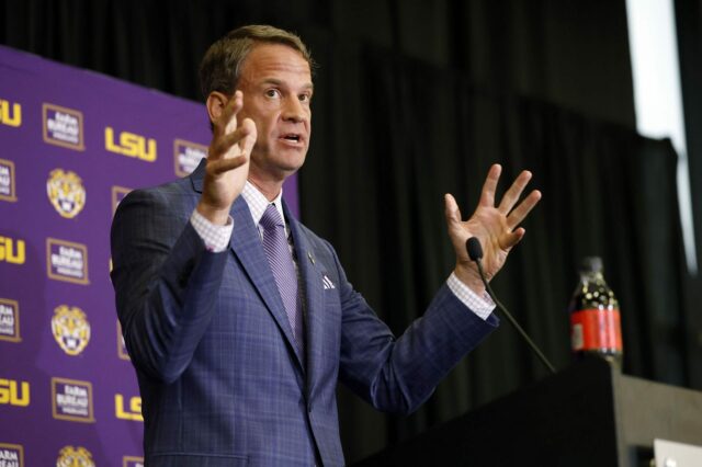 Fanúšikovia roztrhali Lane Kiffin, pretože LSU HC sa chystá vrátiť logo pochodového šialenstva