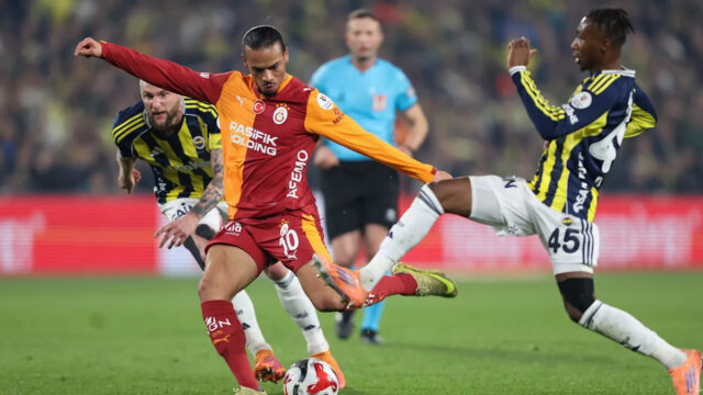 Fenerbahce 1-1 Galatasaray: Jhon Duran zachráni Fenera pri smrti Download app from appStore