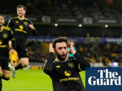 Fernandes na dvojke ako Manchester United prekonal Wolves uprostred nepokojov fanúšikov | Premier League Fernandes na dvojke ako Manchester United prekonal Wolves uprostred nepokojov fanúšikov | Premier League