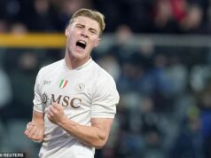 Flop Man United sa pripravuje na nový klub a vyzdvihuje cenu pre hráča zápasu v ďalšej silnej show – keďže v 20 MENŠÍCH zápasoch prekonal minulosezónne skóre. Flop Man United sa pripravuje na nový klub a vyzdvihuje cenu pre hráča zápasu v ďalšej silnej show – keďže v 20 MENŠÍCH zápasoch prekonal minulosezónne skóre.