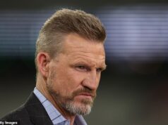 Footy skvelý Nathan Buckley odhaľuje skutočný dôvod, prečo prijal prekvapivú novú prácu Nathan Buckley (na obrázku) prevzal úlohu asistenta u Geelonga v nádeji, že to povedie k jeho návratu ako hlavného trénera v AFL.