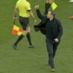 Frank Lampard po zápase poslal palec hore smerom k opore Southamptonu