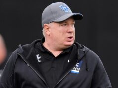 Futbal v Kentucky údajne vyhodí Marka Stoopsa Futbal v Kentucky údajne vyhodí Marka Stoopsa