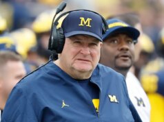 Futbal v Michigane: Biff Poggi dostane podporu ako ďalší hlavný tréner Futbal v Michigane: Biff Poggi dostane podporu ako ďalší hlavný tréner