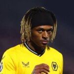 Futbalista Ethan McLeod (21) zomrel pri autonehode ako pocta hviezde FC Macclesfield