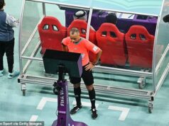 Futbaloví šéfovia zvažujú drastickú zmenu VAR pre majstrovstvá sveta po tom, čo zúrivý šéf Nottingham Forest Sean Dyche vyzval na reformu právomocí FIFA údajne presadzuje, aby mal VAR možnosť rozhodovať o udeľovaní rohových kopov