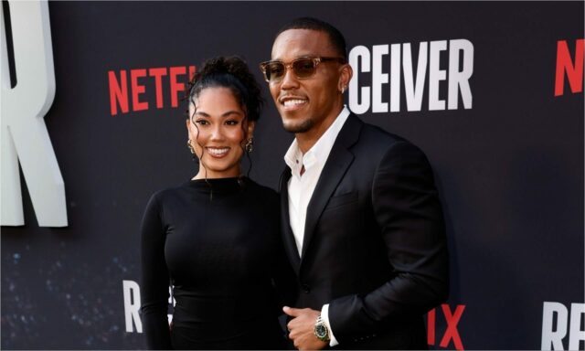 GF Brooklyn Adams z Amon-Ra St. Brown sa na najnovšej zrkadlovej selfie vrhá do koženého vzhľadu/@brooklynadams_