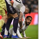 Útočníka Manchestru United Matheusa Cunhu vyzdvihli jeho spoluhráči po premeškaní tesnej šance proti Aston Ville