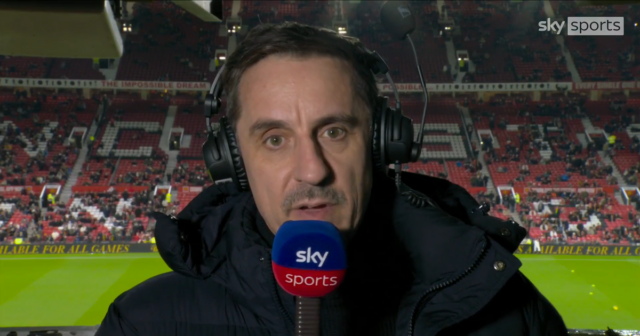 Gary Neville opakovane narieka „to nie je v poriadku“, ako Gary Neville