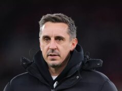 Gary Neville robí jednoslovný nárok na titul Arsenalu po vysvetlení Wolves od Mikela Artetu Gary Neville počas zápasu Premier League medzi Manchestrom United a Evertonom.