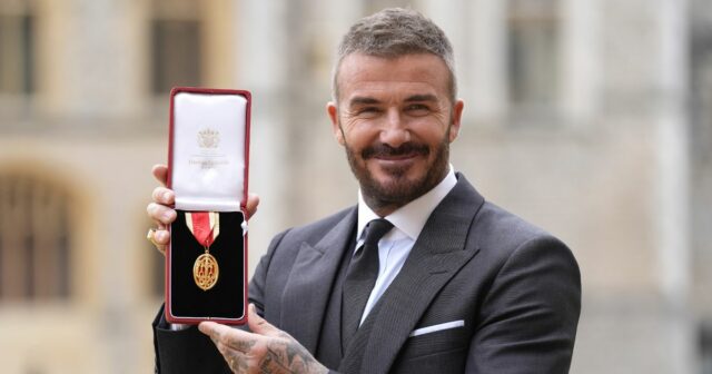 David Beckham po získaní rytierskeho titulu