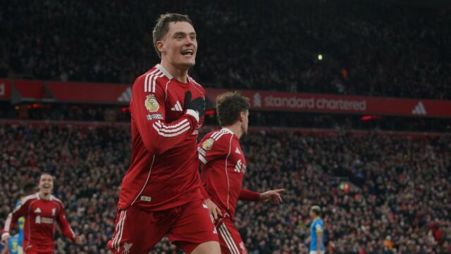 Gravenberch a Wirtz útočili, keď sa Liverpool posunul na štvrté miesto nervóznym víťazstvom nad Wolves
