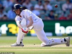 HODNOTENIE ASHES PLAYER – TRETÍ TEST: Anglické duo dostalo po „duševnom rozpade“ v Adelaide DVE DVA, zatiaľ čo austrálsky hrdina získal takmer perfektných 10 – ale jeho tímový kolega je „mimo jeho hĺbky“ Zak Crawley môže prežiť vylúčenie zo strany Anglicka po jeho skóre 85 v druhej smene