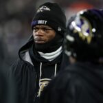 V stredu zverejnená bombová správa poukázala na pracovnú morálku Lamara Jacksona, trvala na preferenčnom zaobchádzaní a naznačila, že tréneri sú z neho „unavení“.