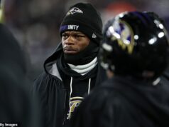 Hlavný tréner Ravens John Harbaugh hovorí o šokovej správe, v ktorej obviňuje QB zo „spánku na stretnutiach“ V stredu zverejnená bombová správa poukázala na pracovnú morálku Lamara Jacksona, trvala na preferenčnom zaobchádzaní a naznačila, že tréneri sú z neho „unavení“.