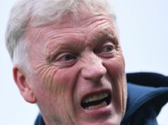 Hnev Davida Moyesa na výzvu Chelsea VAR, keď sa pustil do „absolútne prehnitého“ vyčíňania David Moyes, manažér Evertonu, sleduje predsezónny priateľský zápas medzi Accrington Stanley a Evertonom na štadióne Wham 15. júla 2025 v Accringtone v Anglicku.