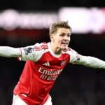 LONDÝN, ANGLICKO - 27. DECEMBRA: Martin Odegaard z Arsenalu gestikuluje počas zápasu Premier League medzi Arsenalom a Brighton & Hove Albion na Emirates Stadium 27. decembra 2025 v Londýne v Anglicku. (Foto: Stuart MacFarlane/Arsenal FC cez Getty Images)